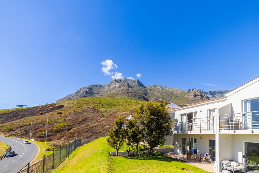 To Let 2 Bedroom Property for Rent in Vredehoek Western Cape